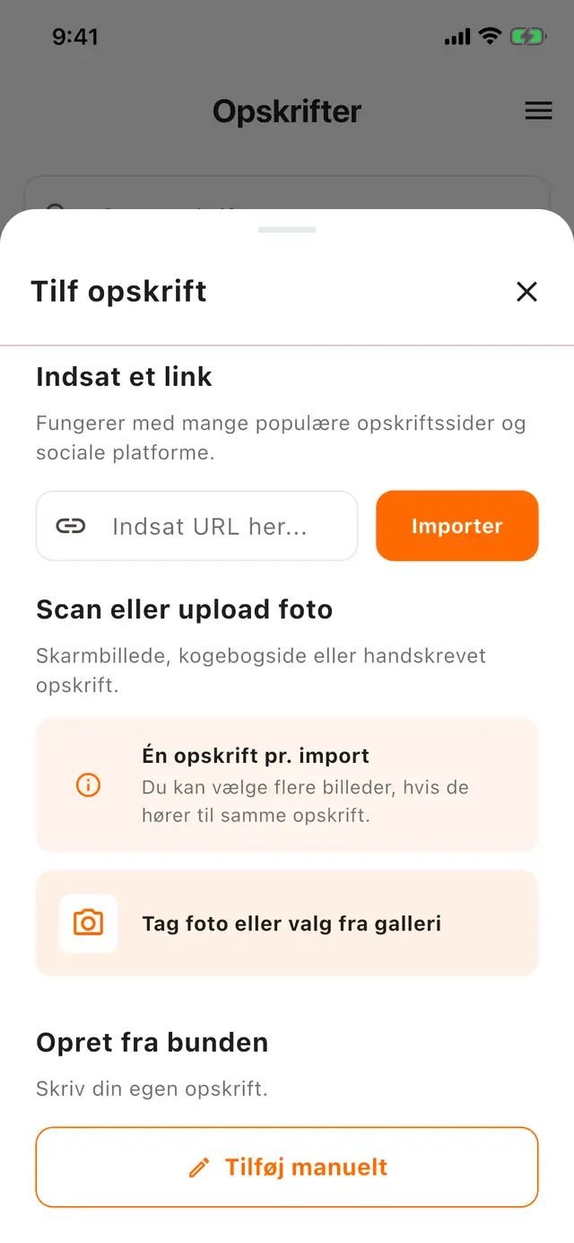 Arket Tilføj opskrift på en mobil: et felt til at indsætte et link med en importknap ved siden af, en mulighed for at scanne eller uploade et billede og en knap til at tilføje manuelt.